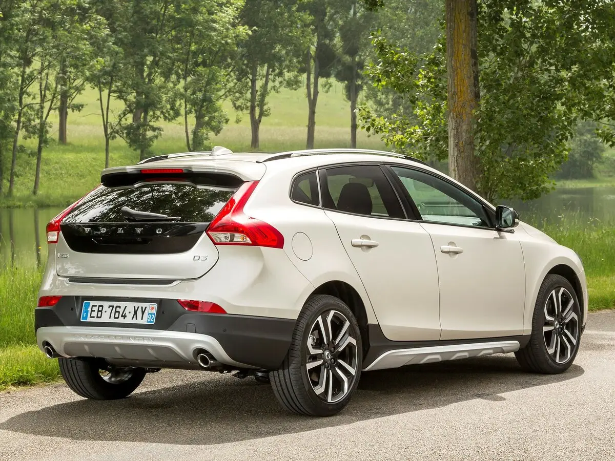 Volvo V40 Cross Country I Рестайлинг Хэтчбек 5 дв. — photo 5