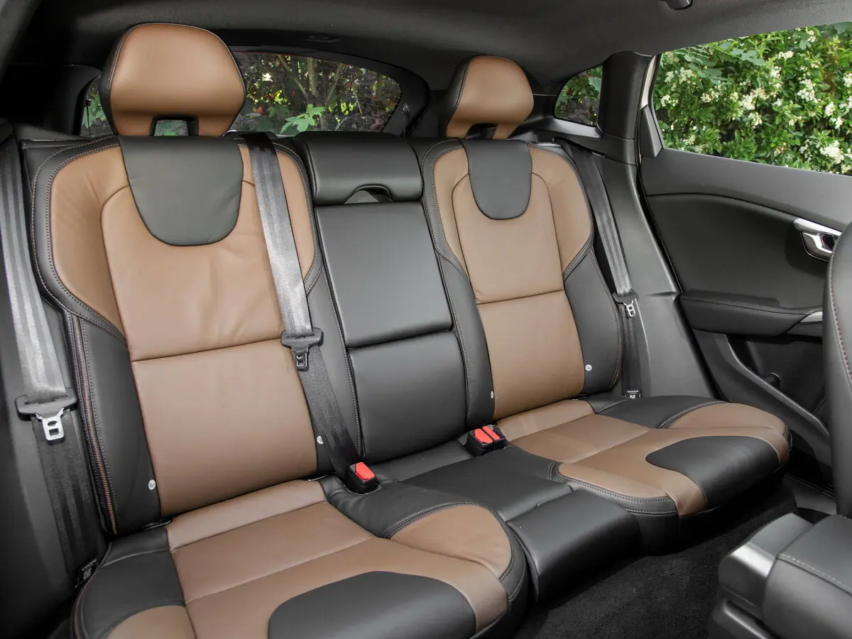 Volvo V40 Cross Country I Рестайлинг Хэтчбек 5 дв. — photo 10