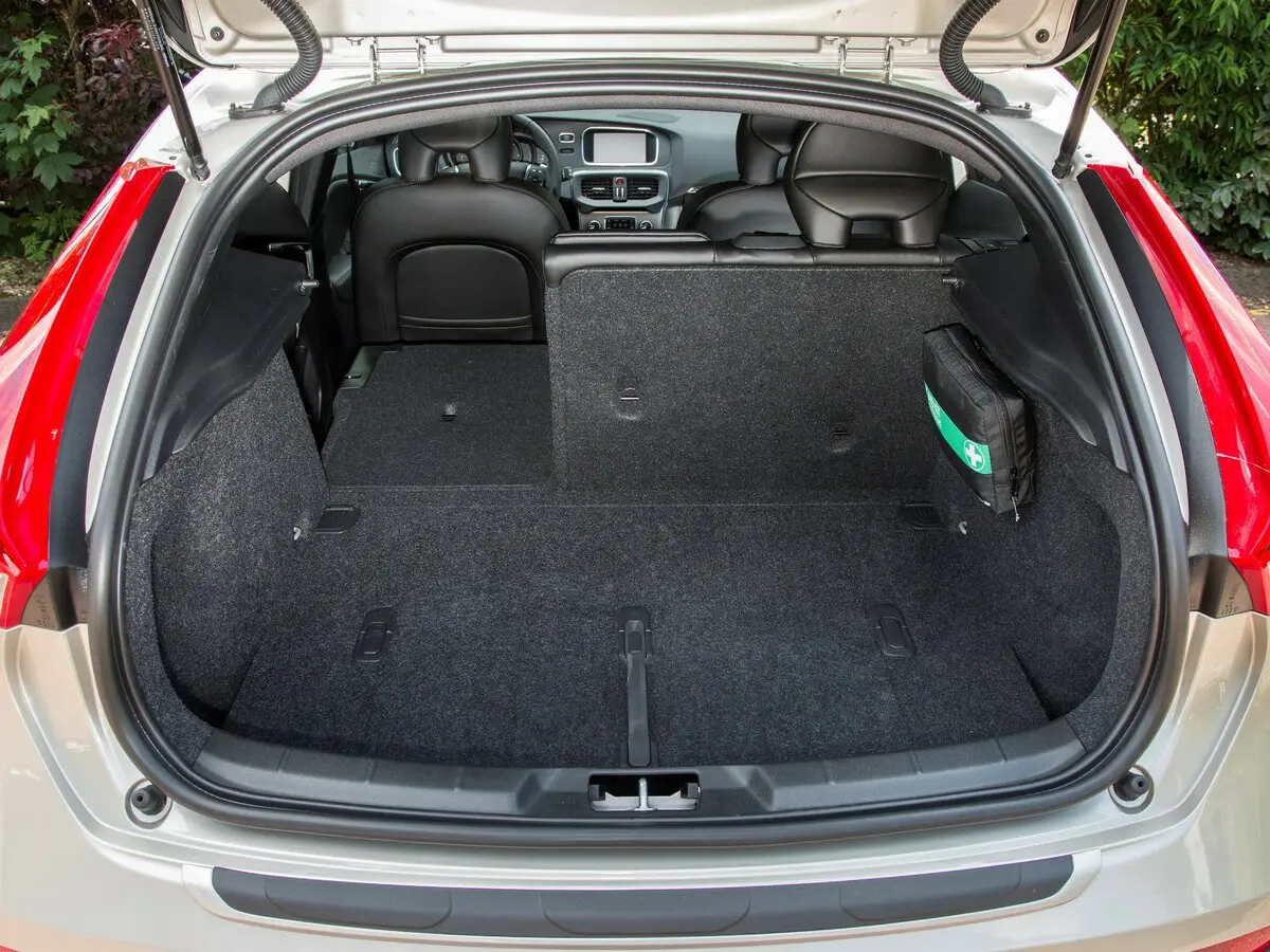 Volvo V40 Cross Country I Рестайлинг Хэтчбек 5 дв. — photo 13
