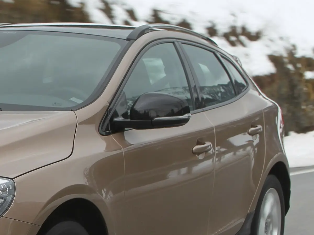 Volvo V40 Cross Country I Рестайлинг Хэтчбек 5 дв. — photo 14