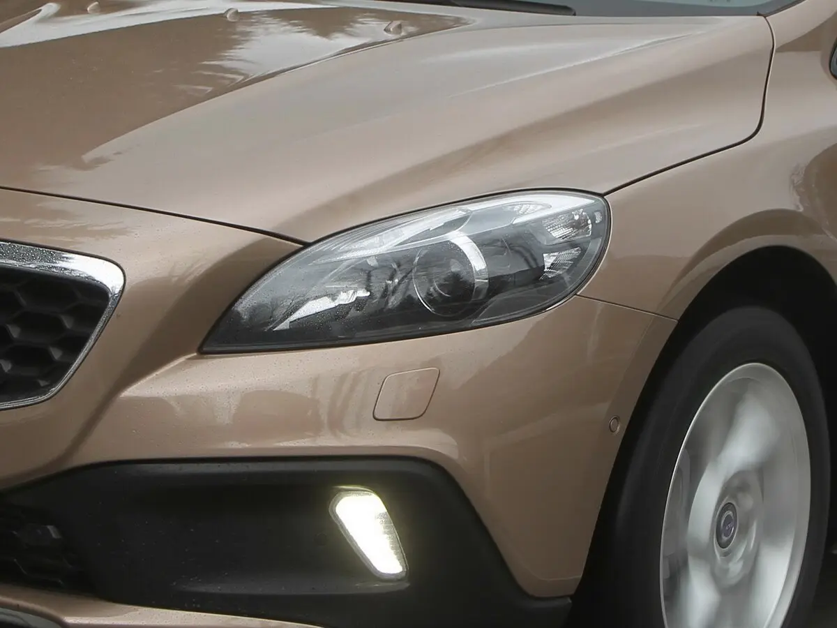 Volvo V40 Cross Country I Рестайлинг Хэтчбек 5 дв. — photo 15