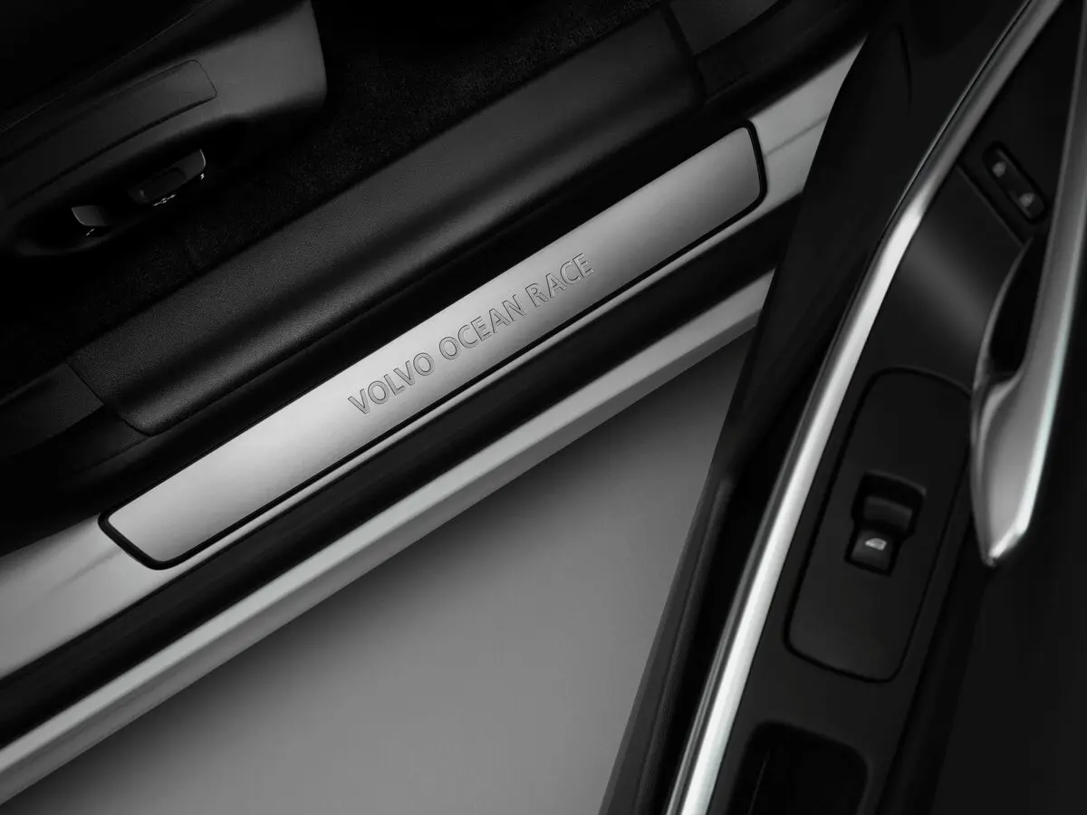 Volvo V40 Cross Country I Рестайлинг Хэтчбек 5 дв. — photo 18