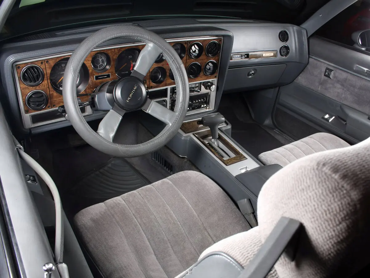 Pontiac Grand Prix IV Купе-хардтоп — сүрөт 5