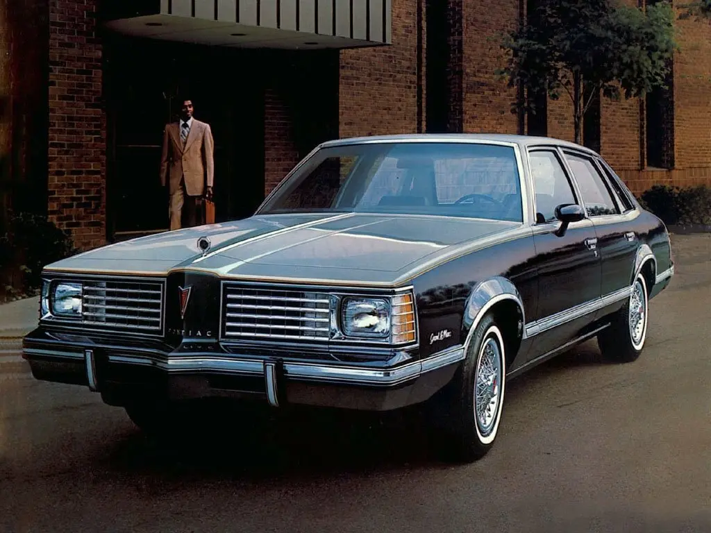 Pontiac LeMans V Седан