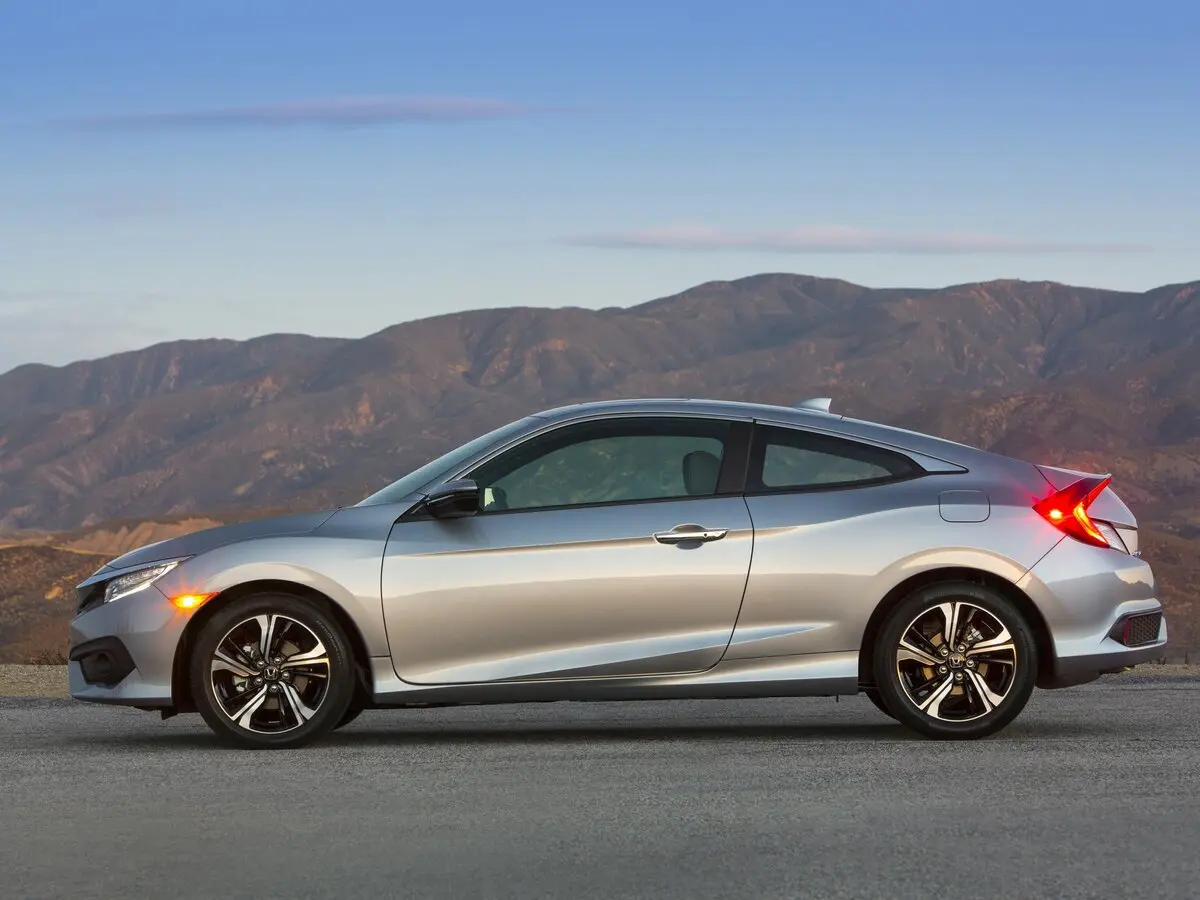 Honda Civic X Купе — фото 2