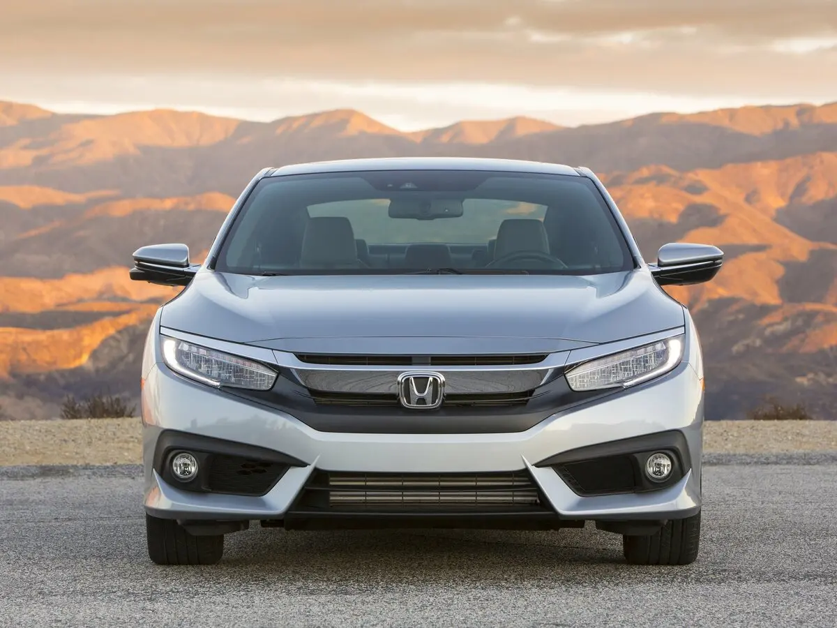 Honda Civic X Купе — фото 3