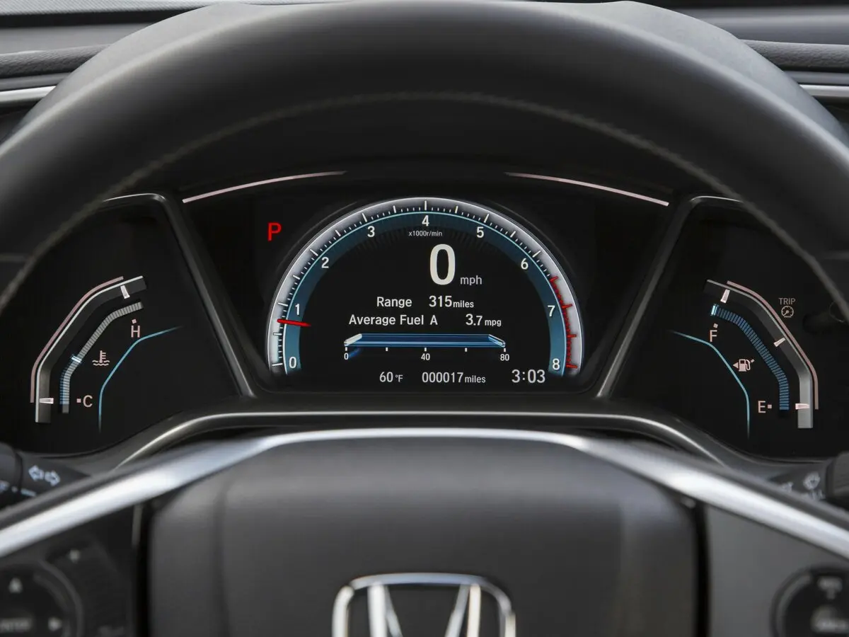 Honda Civic X Купе — фото 9