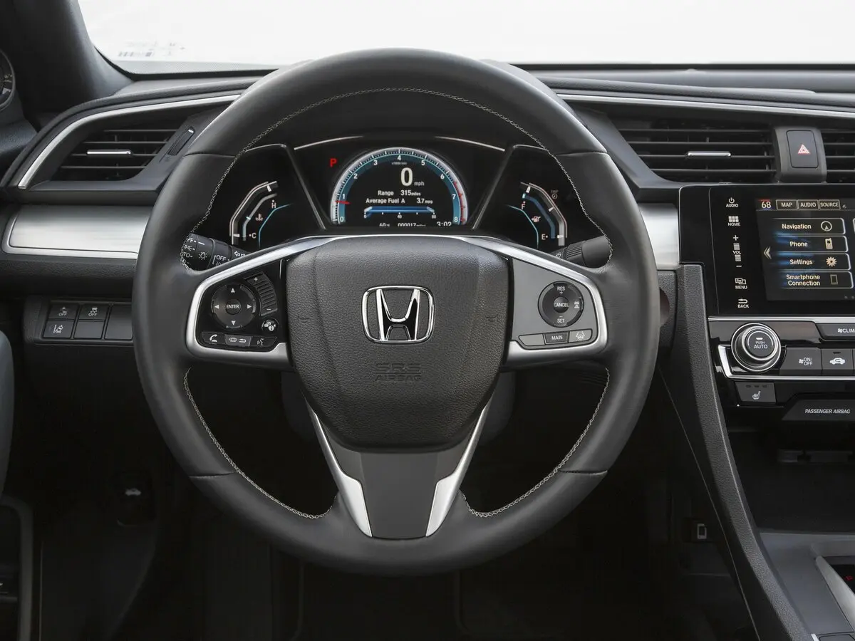 Honda Civic X Купе — фото 10