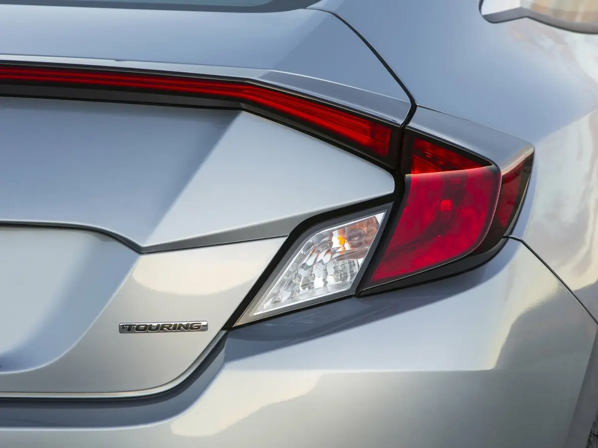 Honda Civic X Купе — фото 18
