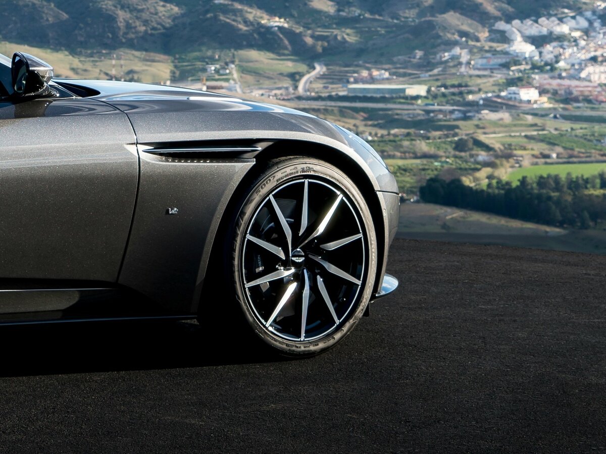 Aston Martin DB11 I Купе — фото 14