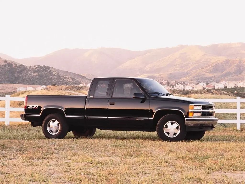 Chevrolet C/K IV (GMT400) Пикап Полуторная кабина — 照片 2