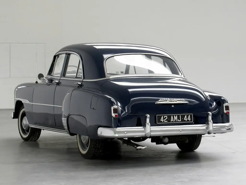 Chevrolet Deluxe II Седан — сүрөт 3