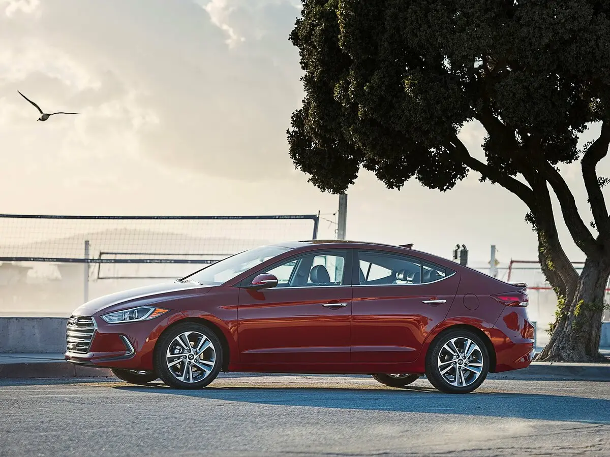 Hyundai Elantra VI (AD) Седан — сүрөт 2