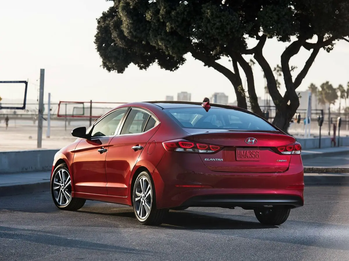 Hyundai Elantra VI (AD) Седан — сүрөт 5