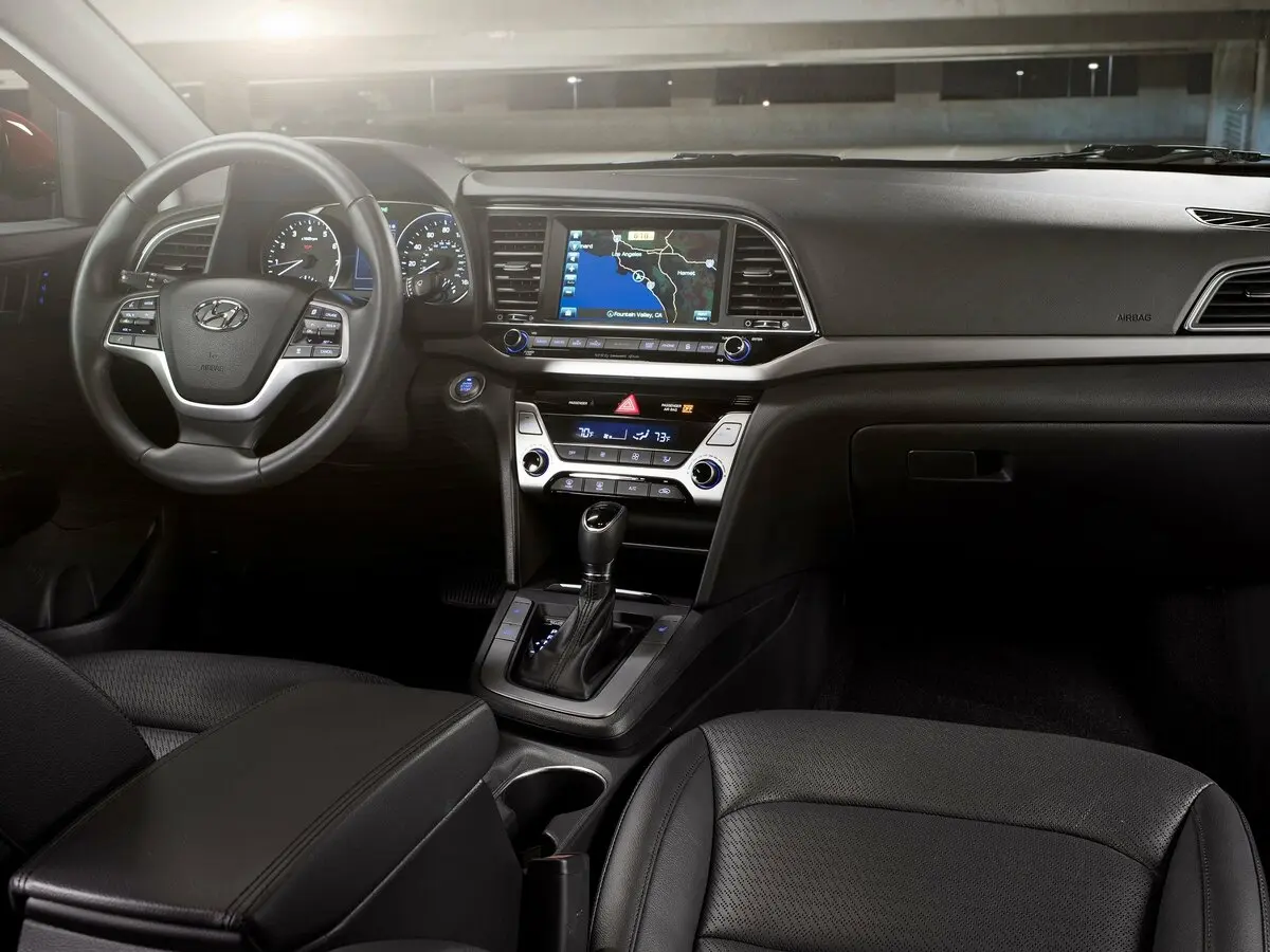 Hyundai Elantra VI (AD) Седан — сүрөт 6