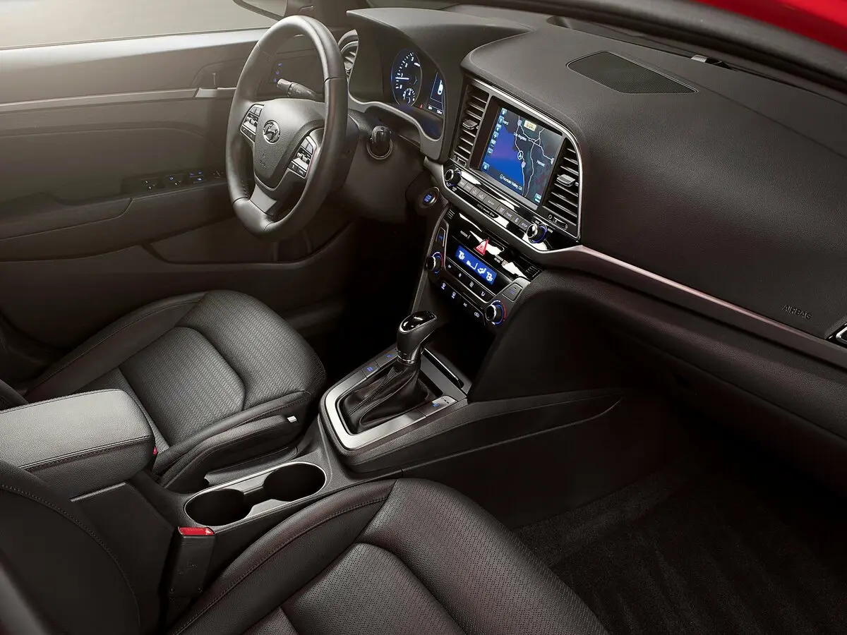 Hyundai Elantra VI (AD) Седан — сүрөт 7