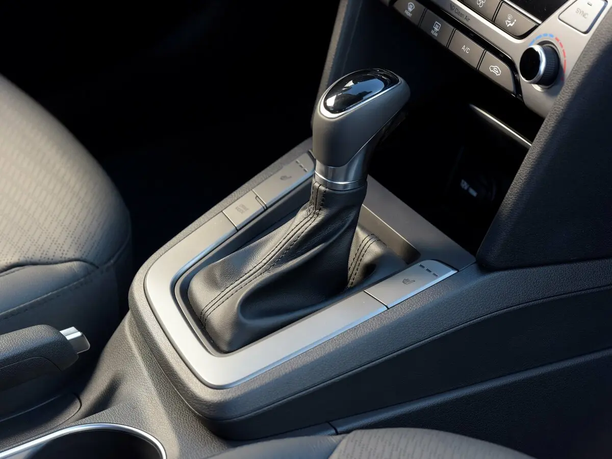 Hyundai Elantra VI (AD) Седан — сүрөт 14