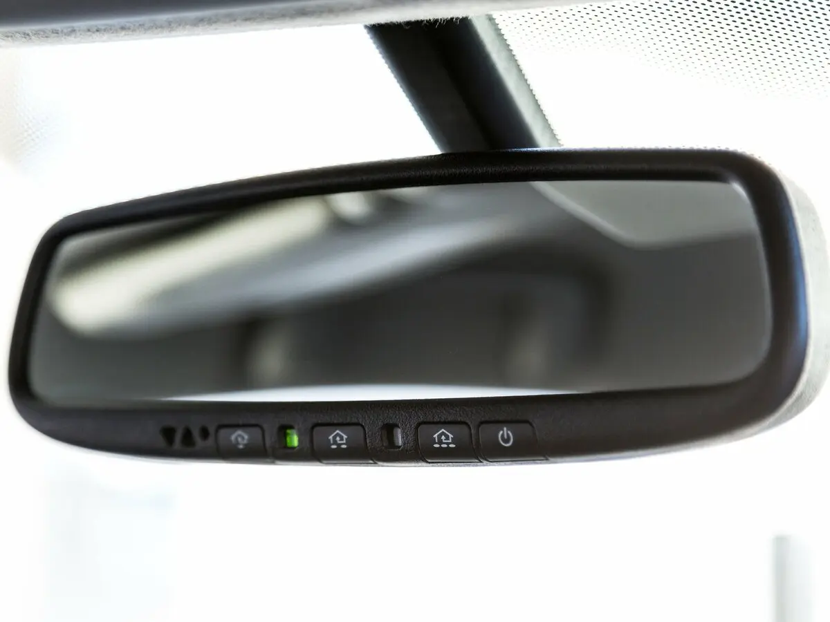 Mitsubishi Mirage VI Рестайлинг Седан — photo 14