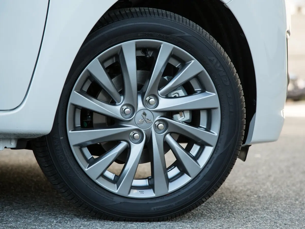 Mitsubishi Mirage VI Рестайлинг Седан — photo 15