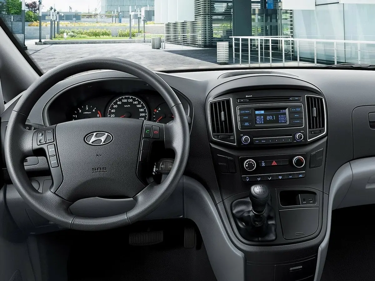 Hyundai H-1 II Рестайлинг Минивэн — фото 5