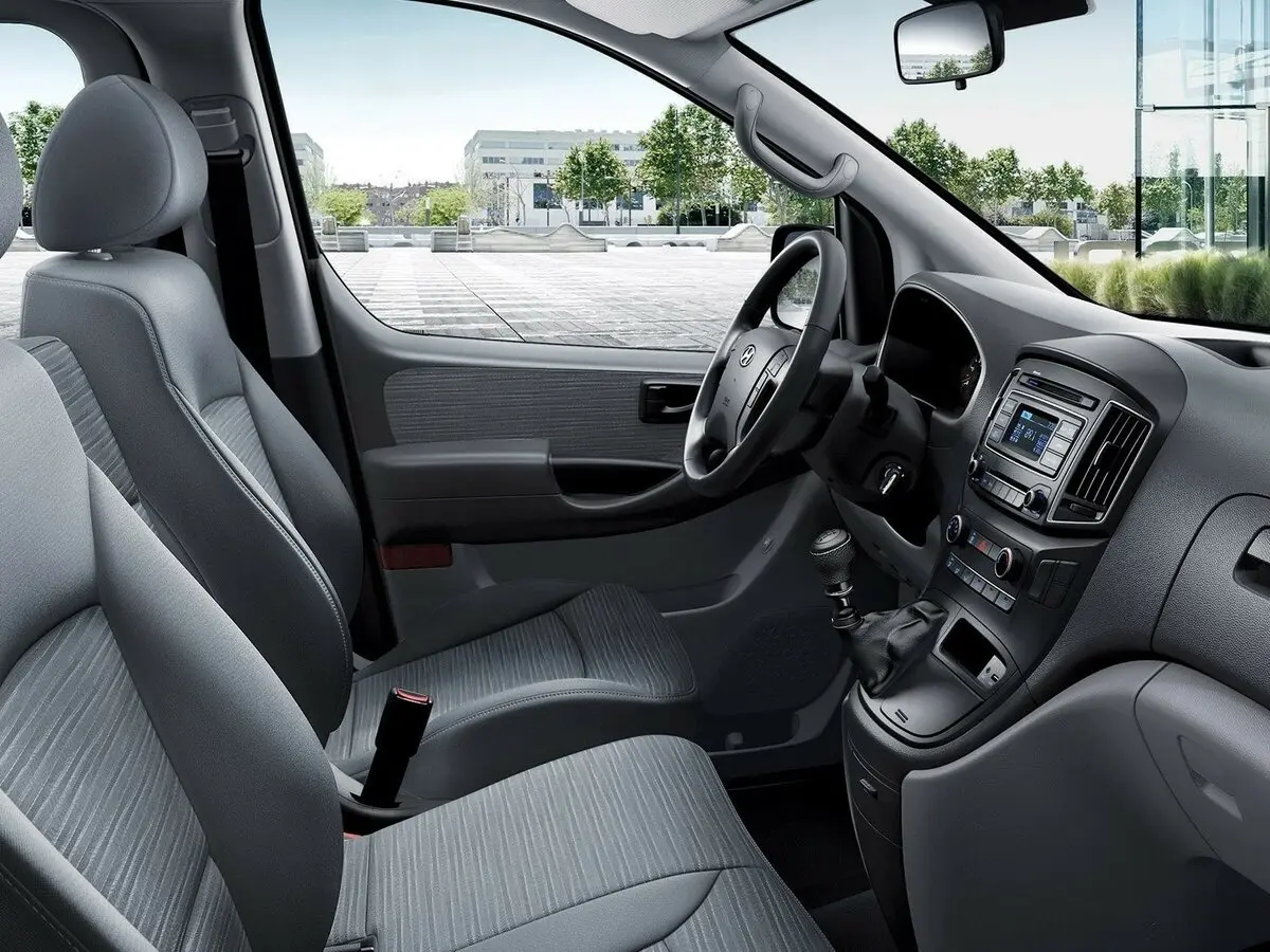 Hyundai H-1 II Рестайлинг Минивэн — фото 6