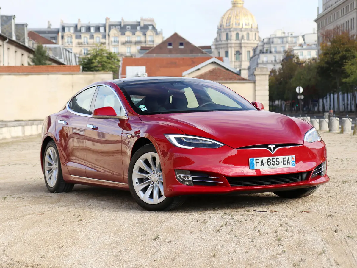 Tesla Model S I Рестайлинг