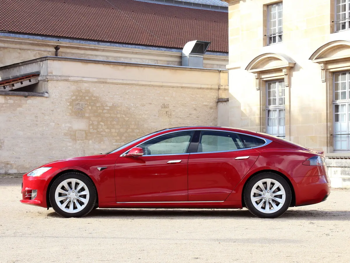 Tesla Model S I Рестайлинг Лифтбек — фото 3