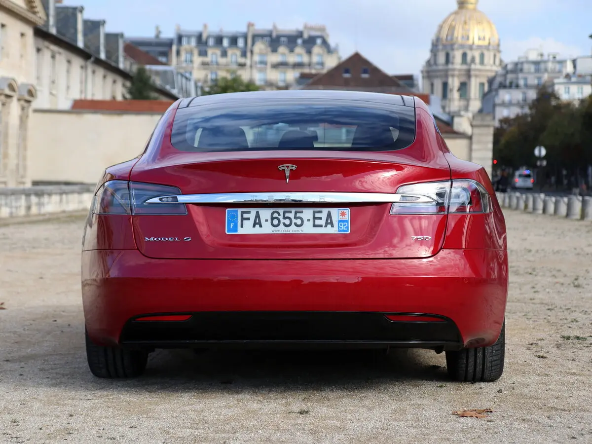 Tesla Model S I Рестайлинг Лифтбек — фото 5