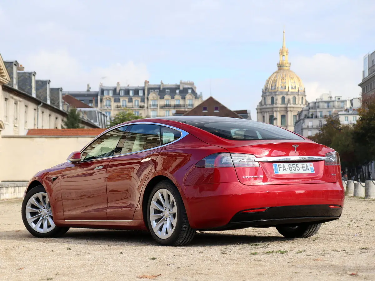 Tesla Model S I Рестайлинг Лифтбек — фото 6