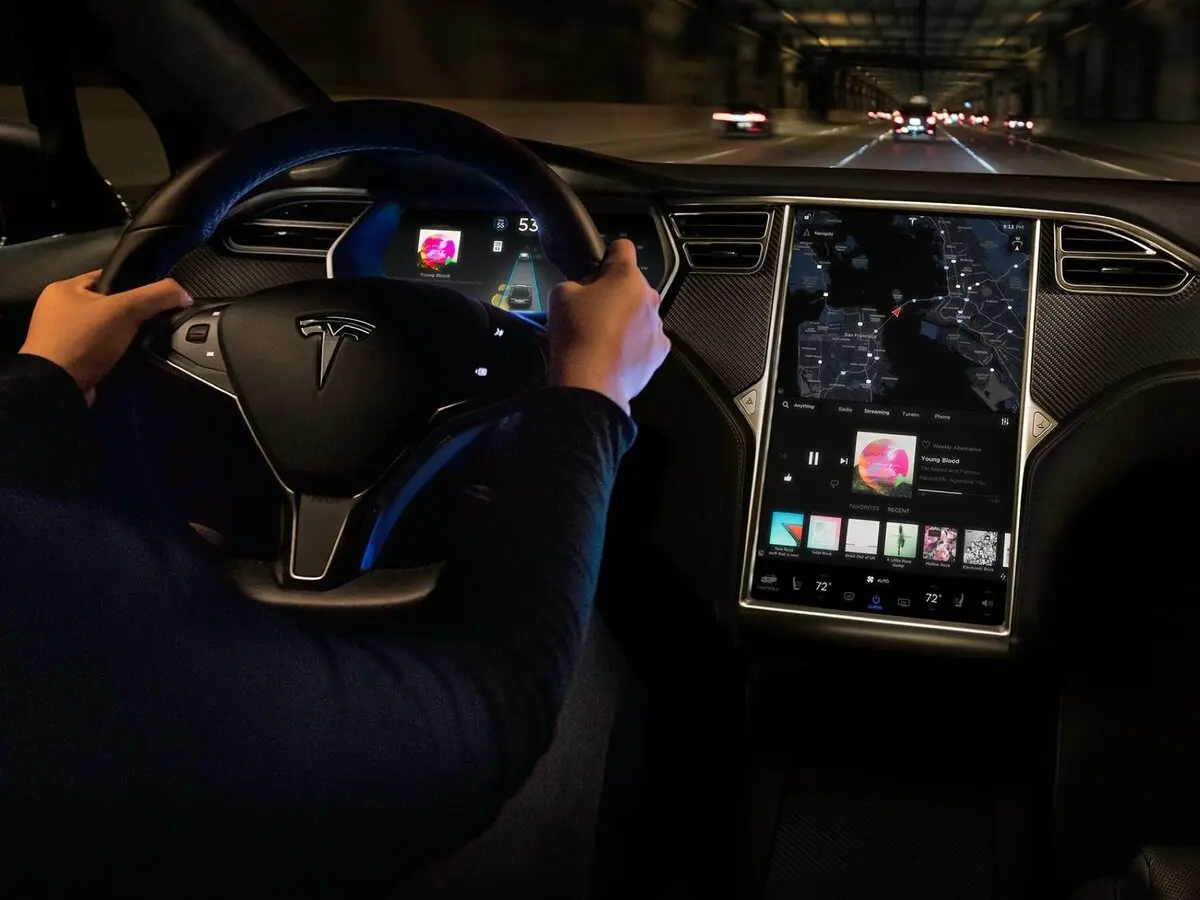 Tesla Model S I Рестайлинг Лифтбек — фото 8