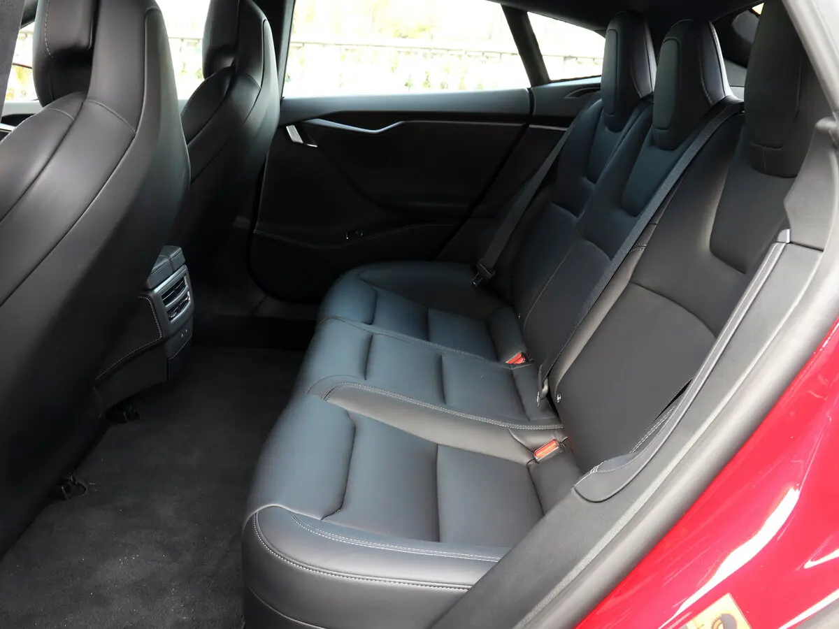 Tesla Model S I Рестайлинг Лифтбек — фото 13
