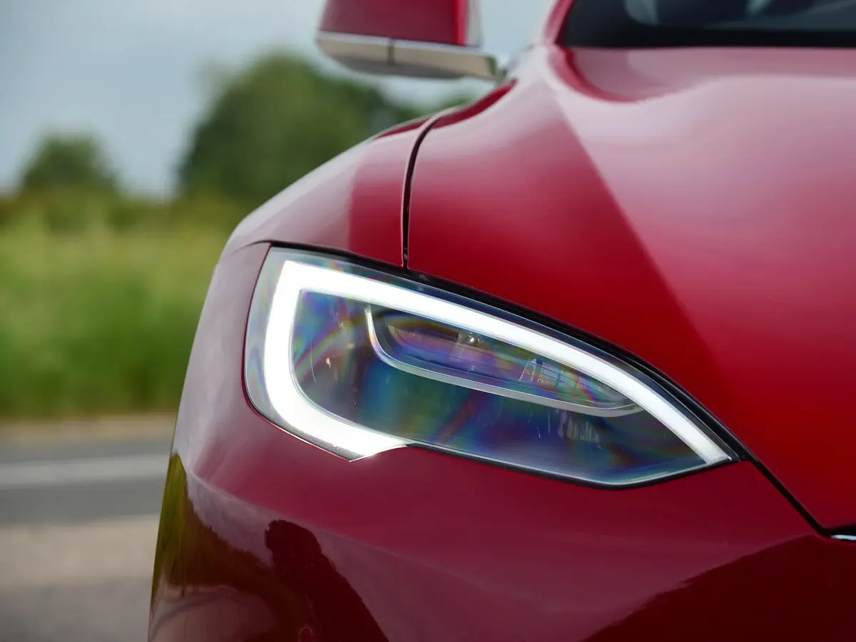 Tesla Model S I Рестайлинг Лифтбек — фото 16