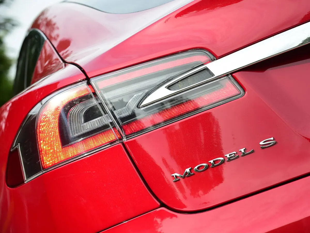 Tesla Model S I Рестайлинг Лифтбек — фото 17