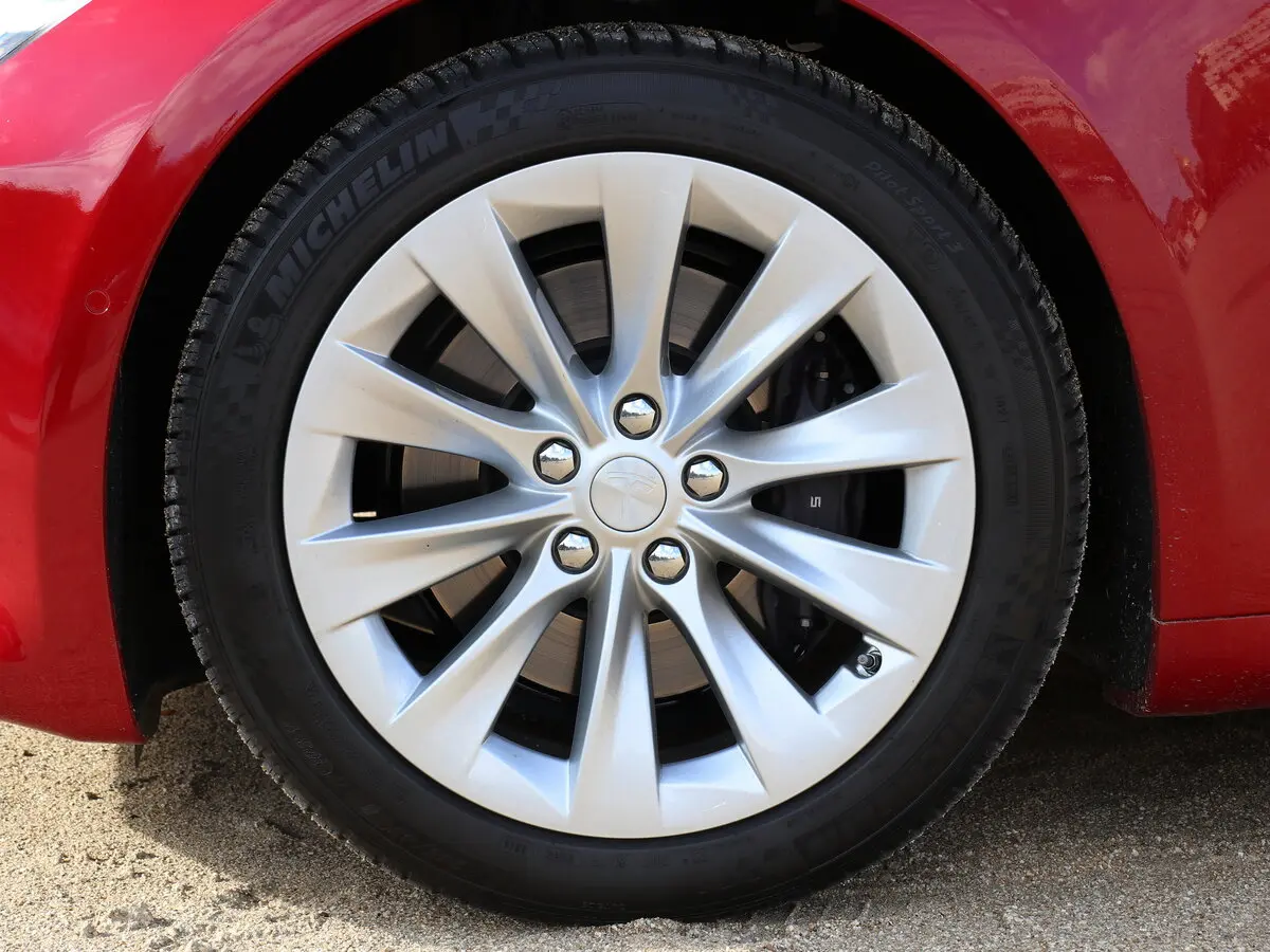 Tesla Model S I Рестайлинг Лифтбек — фото 19