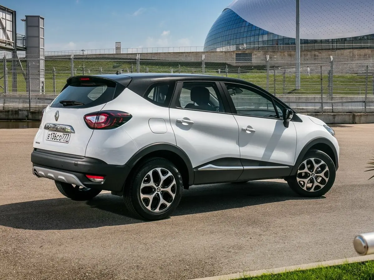 Renault Kaptur I Внедорожник 5 дв. — фото 5