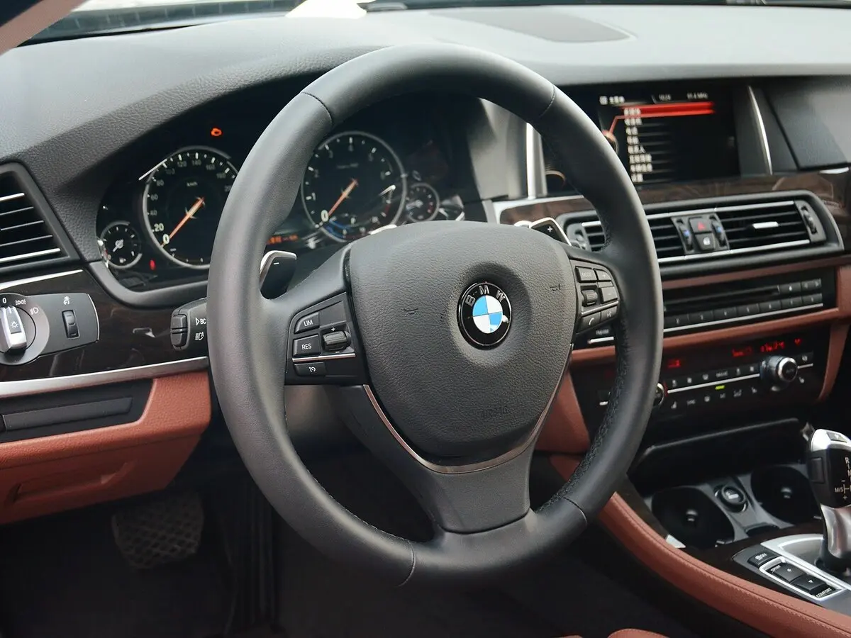 BMW 5 серии VI (F10/F11/F07) Рестайлинг Седан Long — фото 7