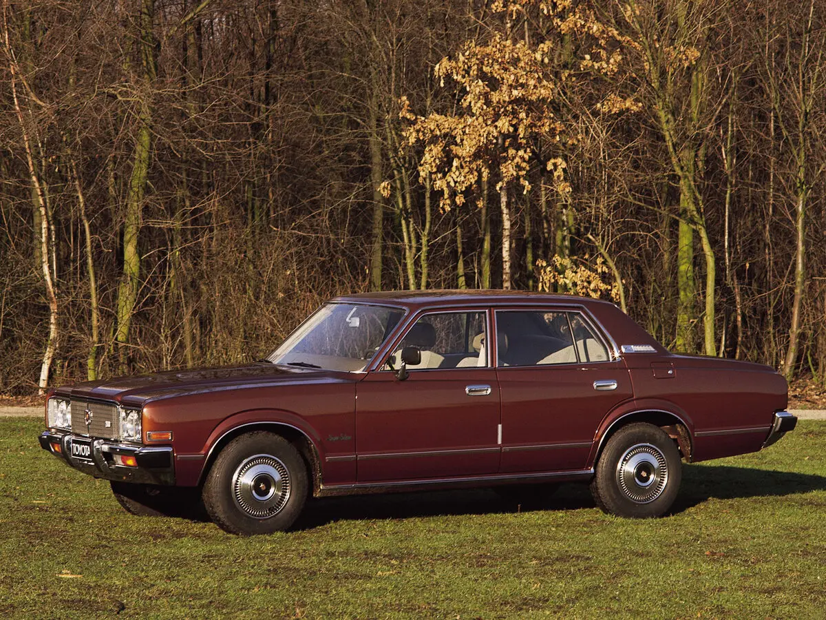 Toyota Crown V (S80) Седан — сүрөт 2
