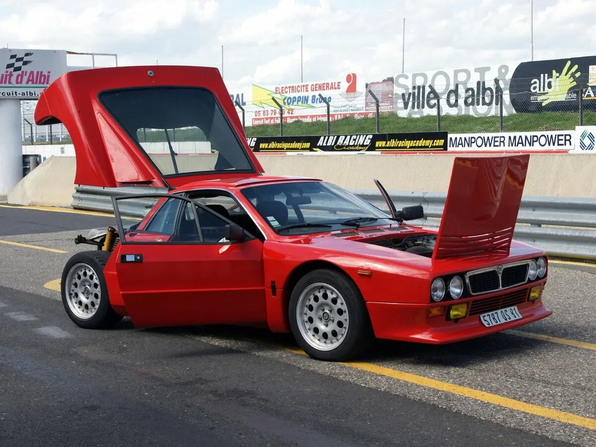 Lancia Rally 037 1982 – 1983 Купе — photo 9