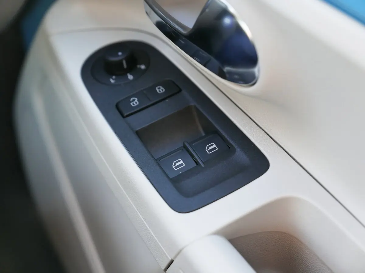 Volkswagen up! I Рестайлинг Хэтчбек 5 дв. — сүрөт 14
