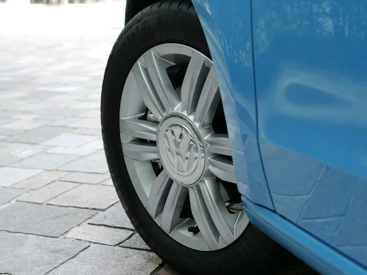 Volkswagen up! I Рестайлинг Хэтчбек 5 дв. — сүрөт 15