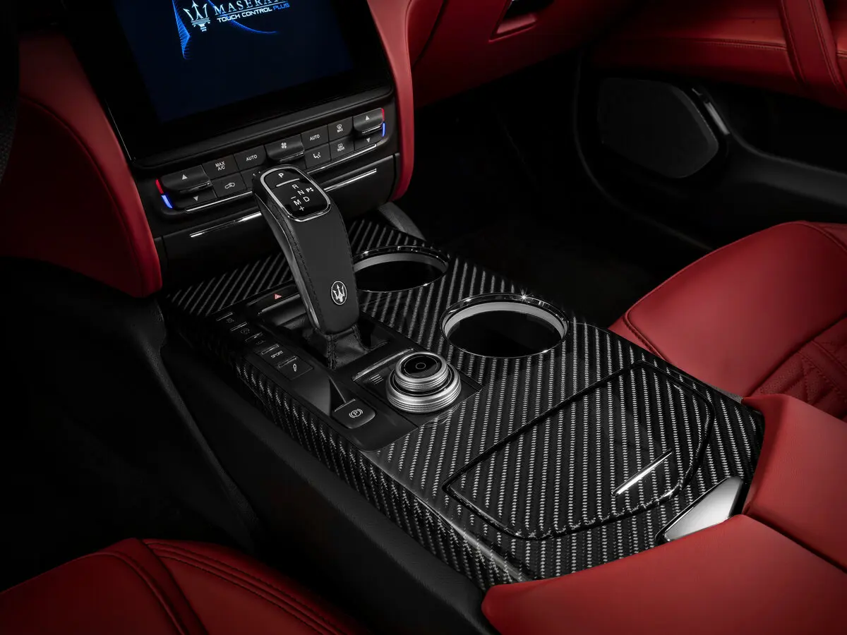 Maserati Quattroporte VI Рестайлинг Седан — photo 12