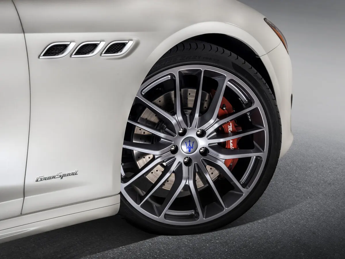 Maserati Quattroporte VI Рестайлинг Седан — photo 18