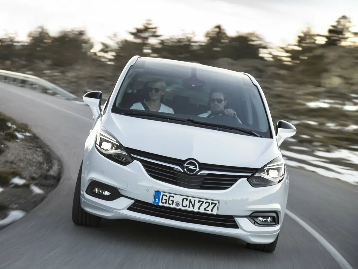 Opel Zafira C Рестайлинг Минивэн — фото 3