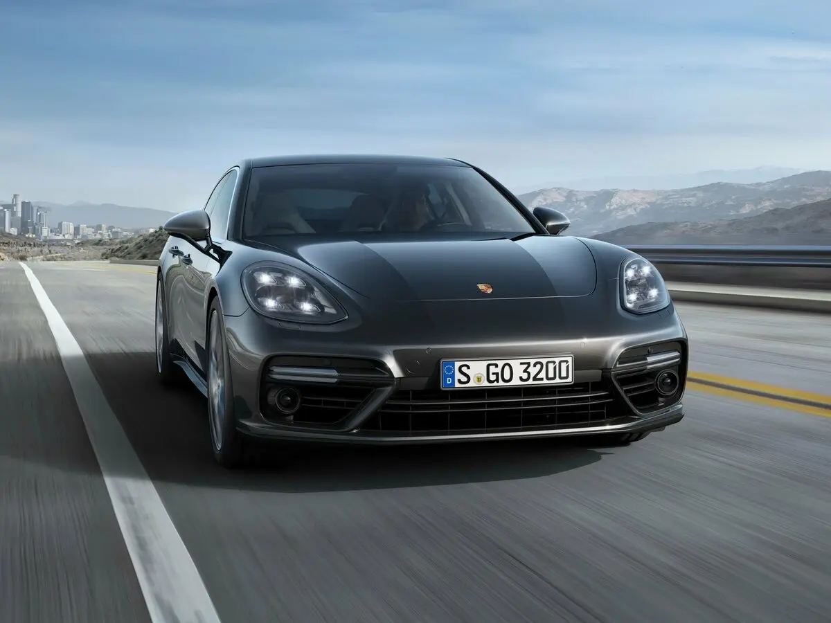 Porsche Panamera II Лифтбек — 照片 3