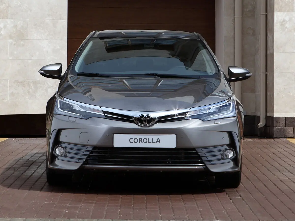 Toyota Corolla XI (E160, E170, E180) Рестайлинг 1 Седан — фото 2