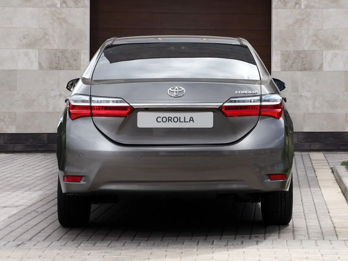 Toyota Corolla XI (E160, E170, E180) Рестайлинг 1 Седан — фото 3
