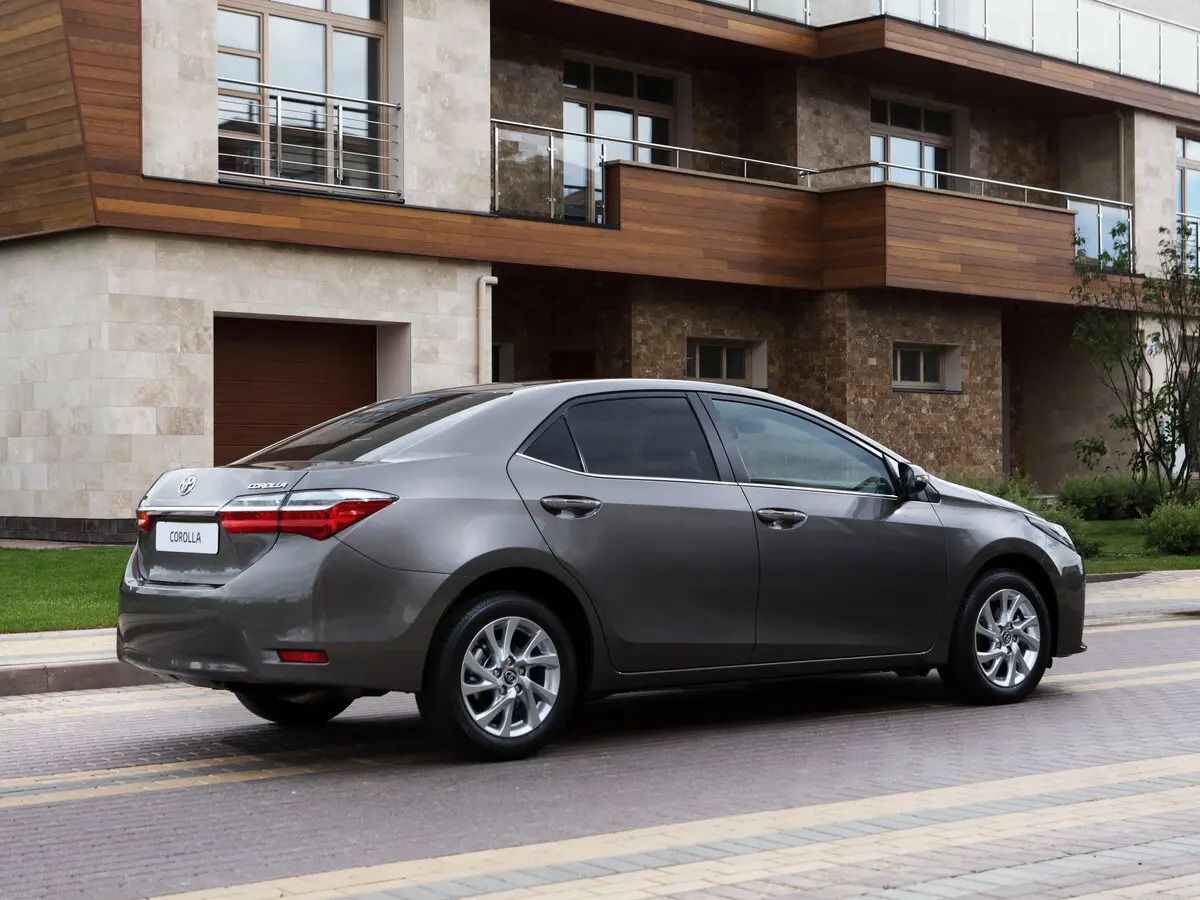 Toyota Corolla XI (E160, E170, E180) Рестайлинг 1 Седан — фото 4