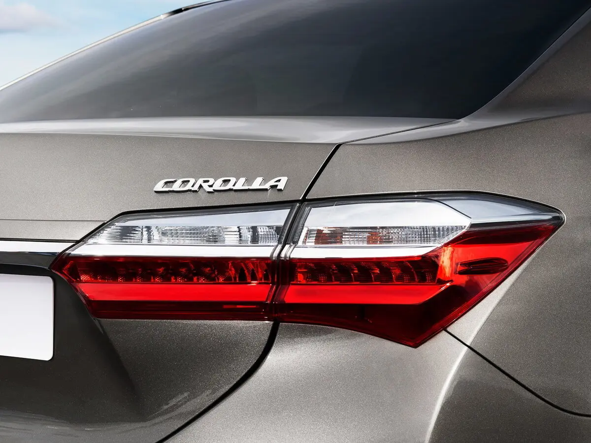 Toyota Corolla XI (E160, E170, E180) Рестайлинг 1 Седан — фото 8