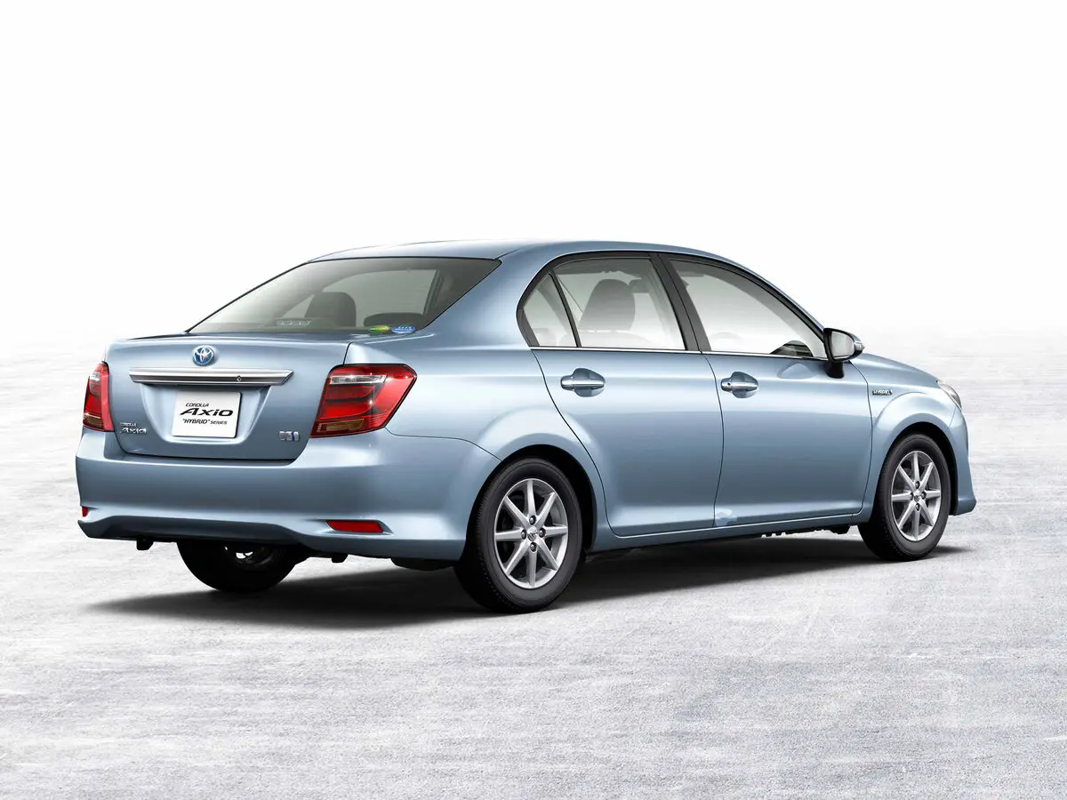 Toyota Corolla XI (E160, E170, E180) Рестайлинг 1 Седан Axio — фото 2