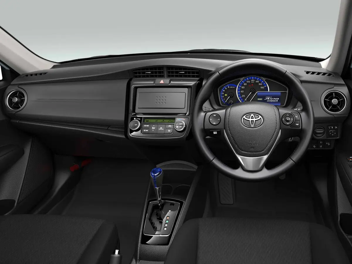 Toyota Corolla XI (E160, E170, E180) Рестайлинг 1 Седан Axio — фото 3